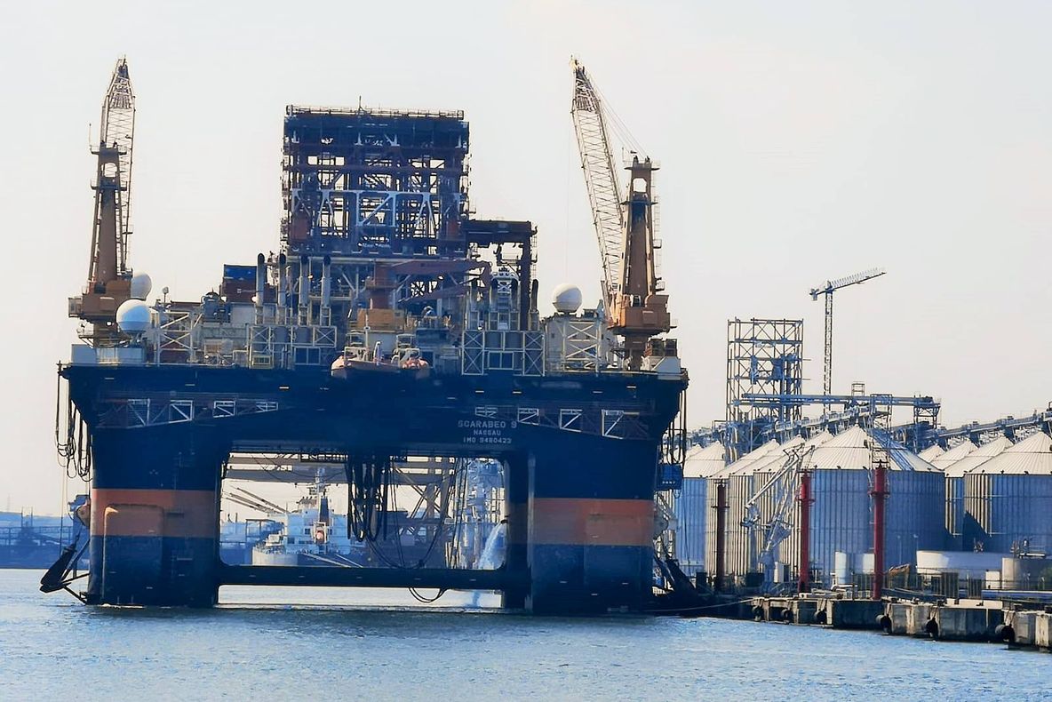 Platforma gigant Scarabeo 9, din nou în Portul Constanţa