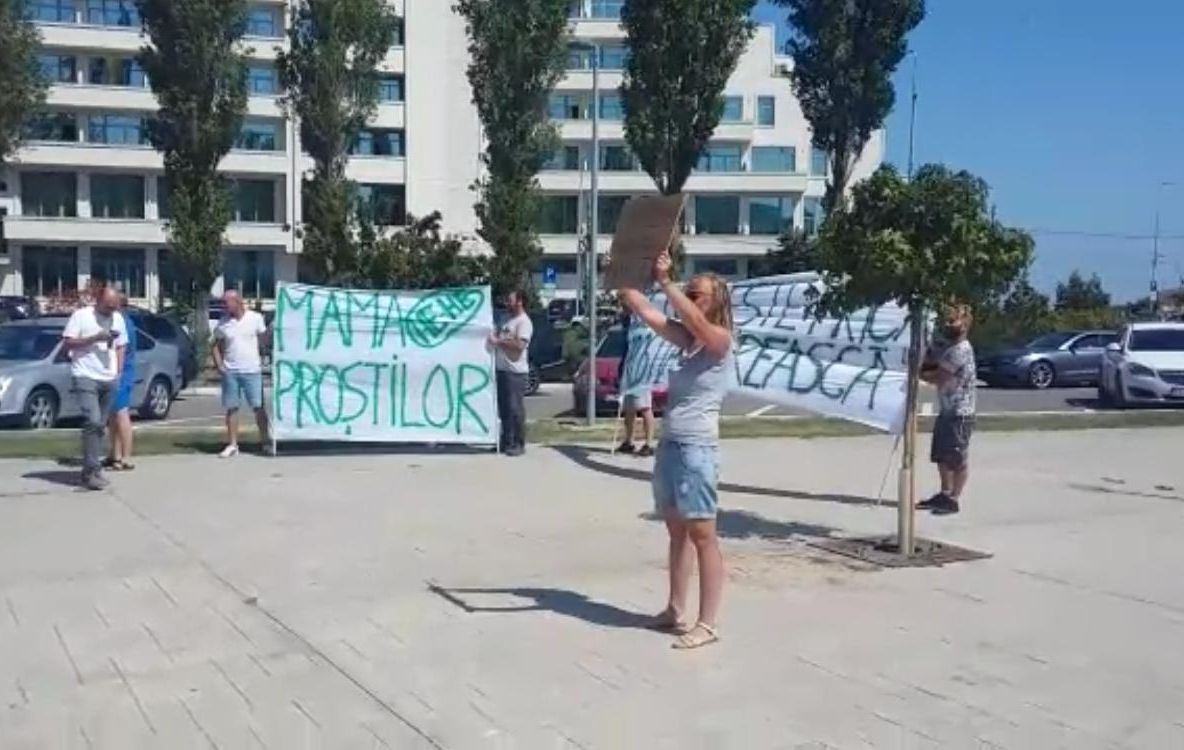 VIDEO| Viorica Dăncilă, huiduită de protestatari la Constanța