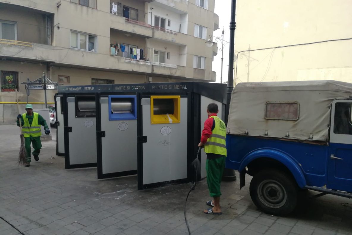 Continuă acțiunile de igienizare a platformelor supraterane din Constanța