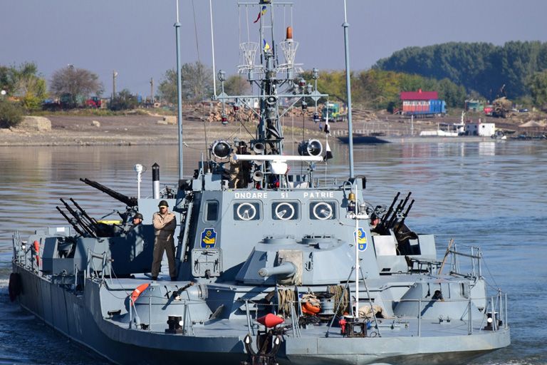 Sute de marinari militari români și ucraineni se antrenează împreună pe Dunăre