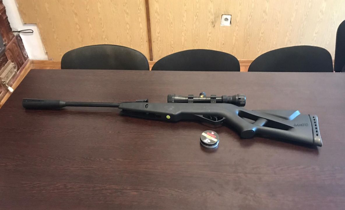 Armă cu aer comprimat, descoperită de polițiștii de frontieră la Băneasa