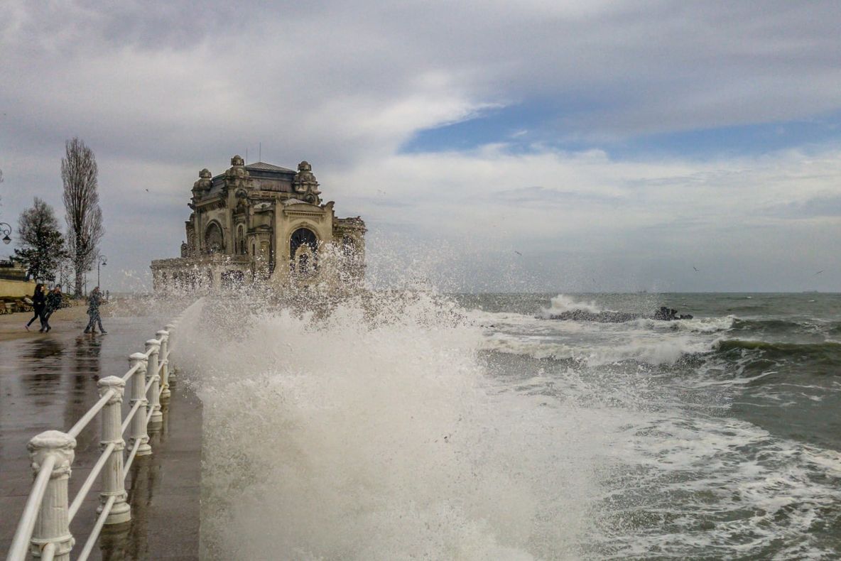 Cazinoul va fi în sfârşit reabilitat. Contractul a fost semnat vineri