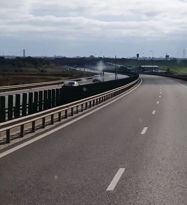 Se întâmplă în Constanța: șofer începător, cu mașina pe autostradă pe contrasens!! VIDEO