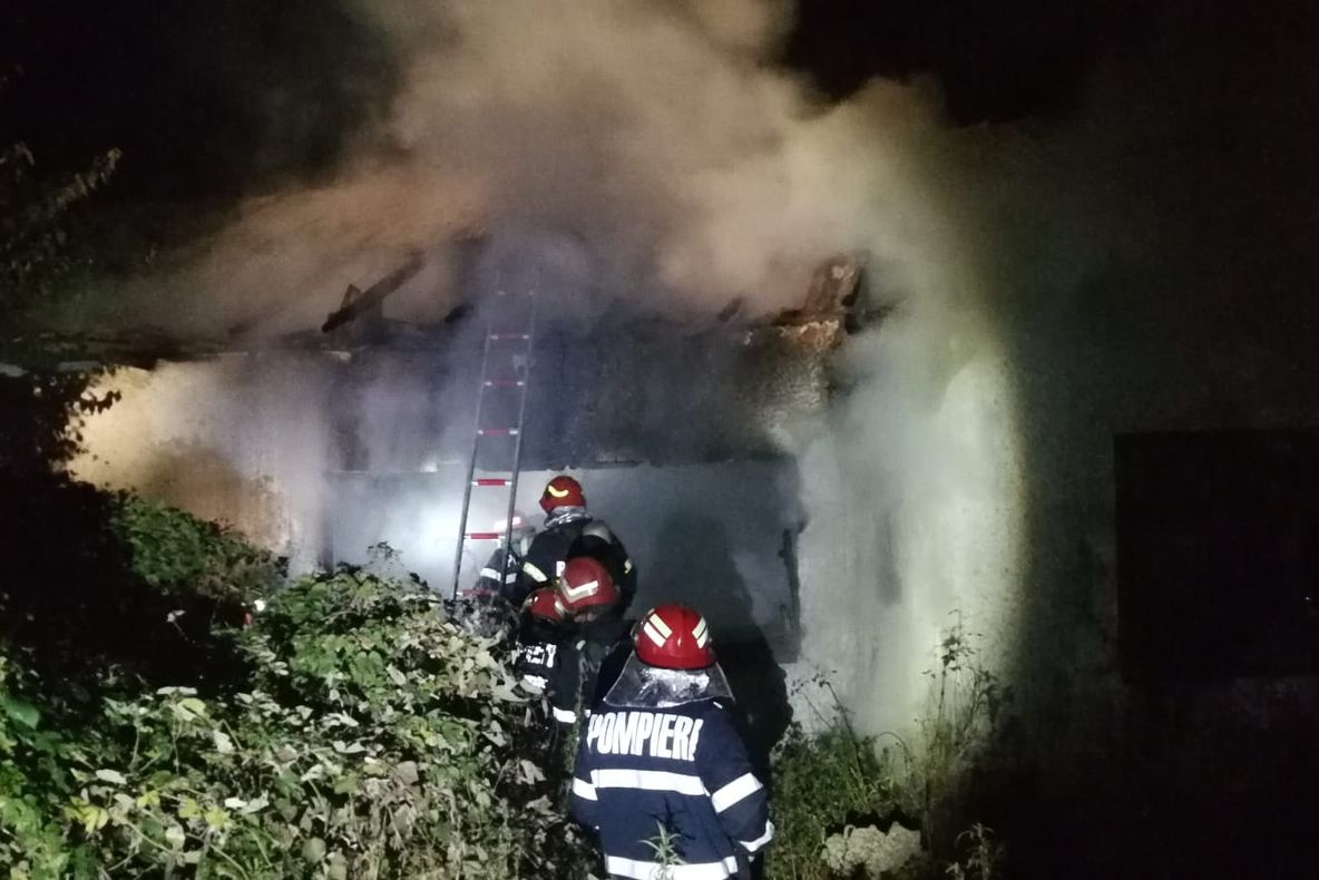 Un bărbat a murit după ce un incendiu i-a cuprins locuința din Horia