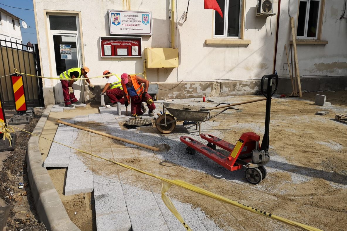 Se amenajează trotuarele în mai multe zone din Constanța