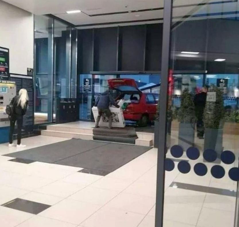 Mai rar astfel de cumpărături. La shopping în mall....cu mașina
