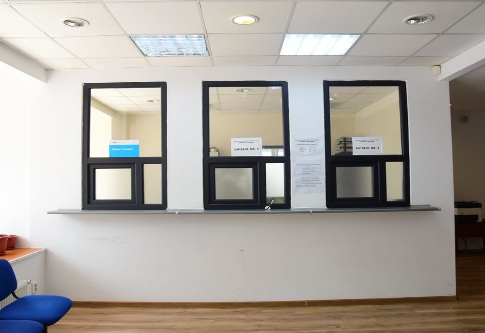 Membrii secțiilor de votare din Constanța își primesc banii pentru alegerile din 10 noiembrie