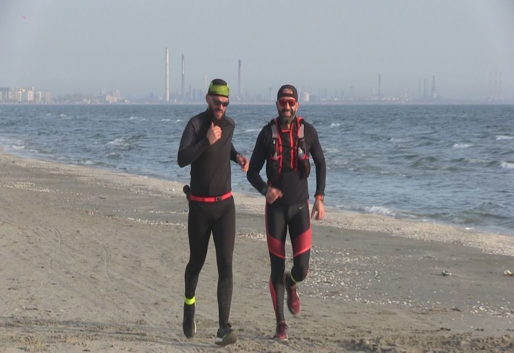 VIDEO| "De la 0 la Moldoveanu!" Doi atleți de la malul marii vor să cucerească muntele