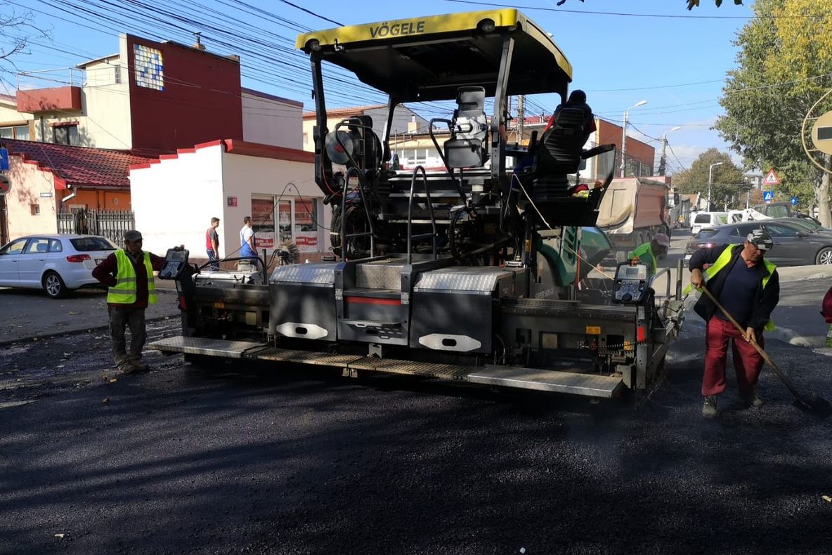 Atenție, șoferi! Se frezează un tronson al străzii Unirii!