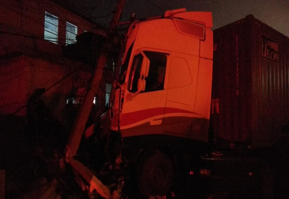 FOTO|Dezastru pe o stradă din Murfatlar! Accident cu trei mașini provocat de un bărbat fără permis