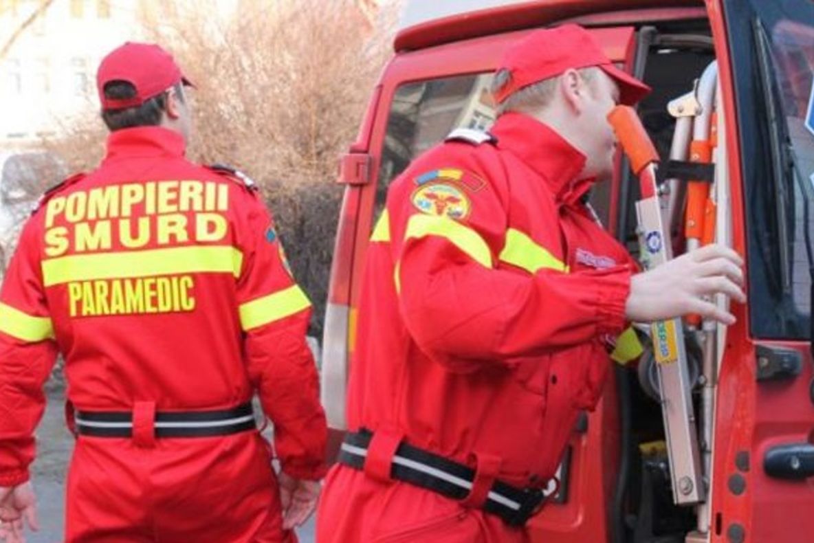 Accident cu doi  răniţi provocat de o şoferiţă care avea roşu la semafor