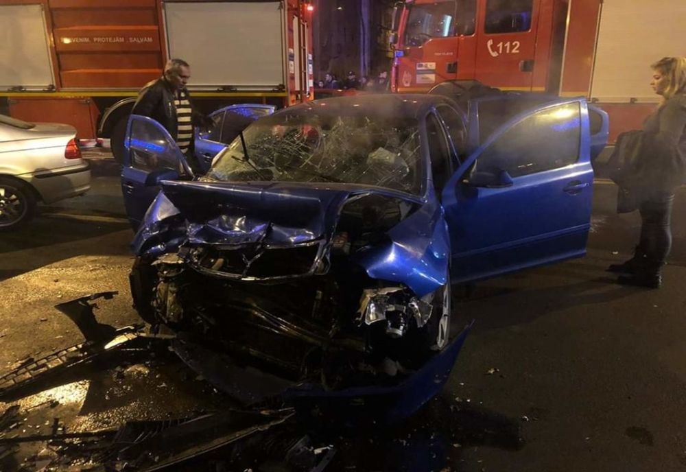 Accident cu șase răniți după o cursă ilegală de mașini