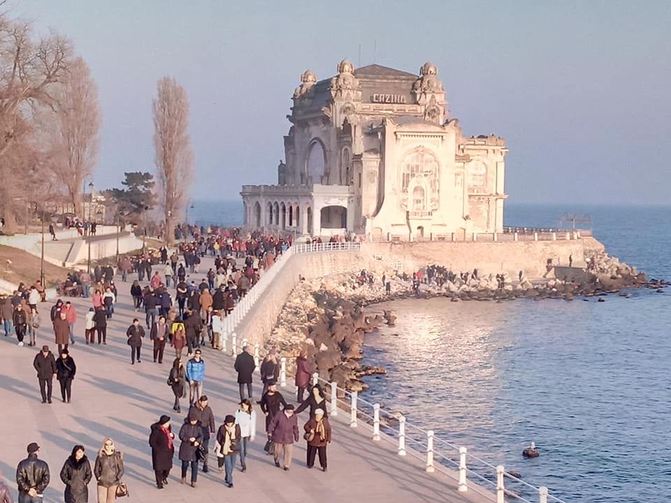 FOTO VIDEO| Vreme perfectă pentru plimbare la malul mării