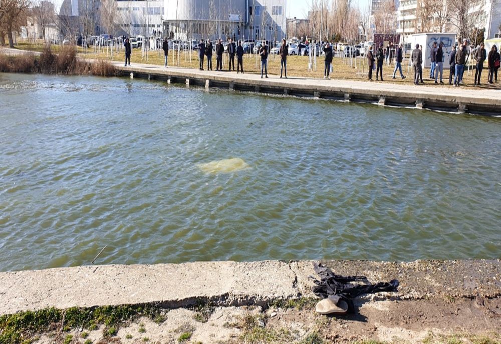 FOTO VIDEO|Autoturism cu un copil şi bunic, căzut în lacul Tăbăcărie