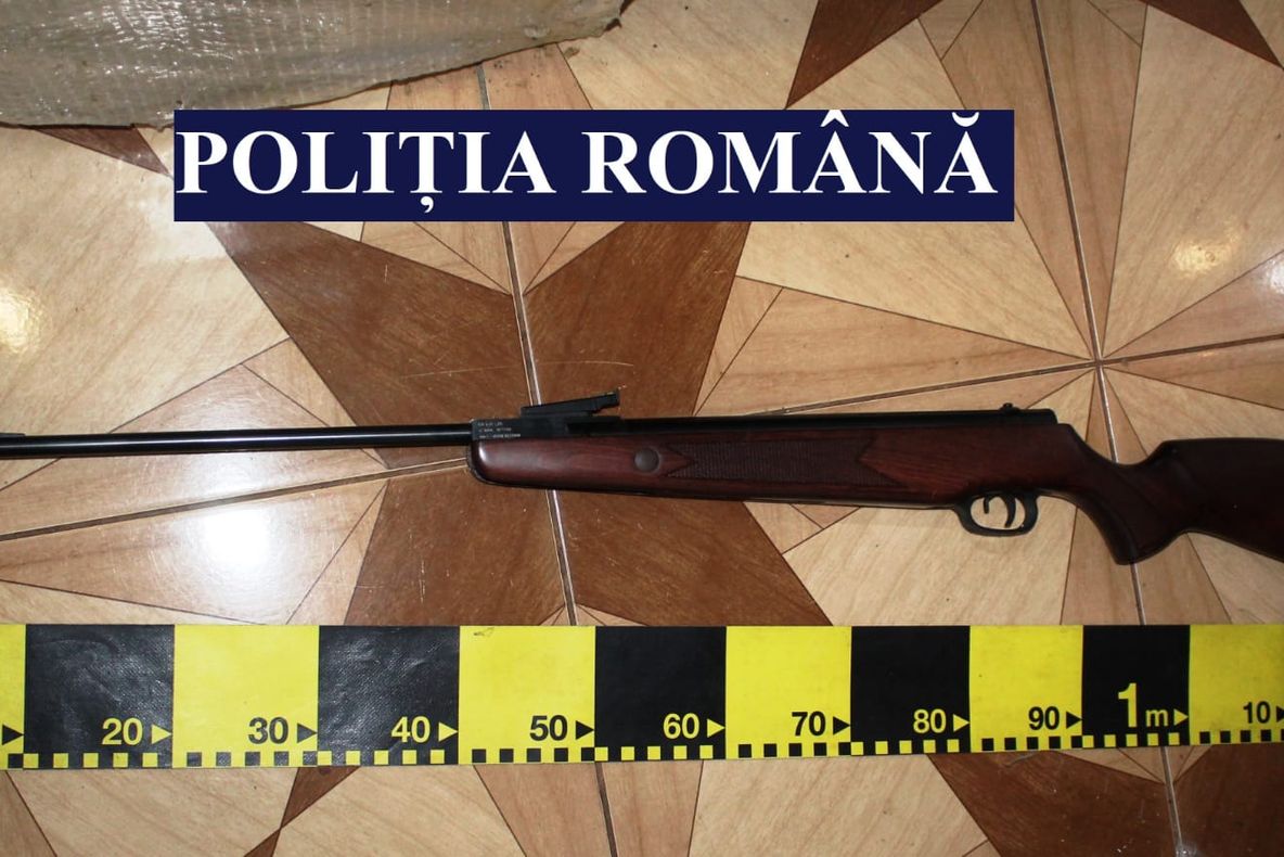 Armă cu aer comprimat, descoperită de polițiști la Cernavodă