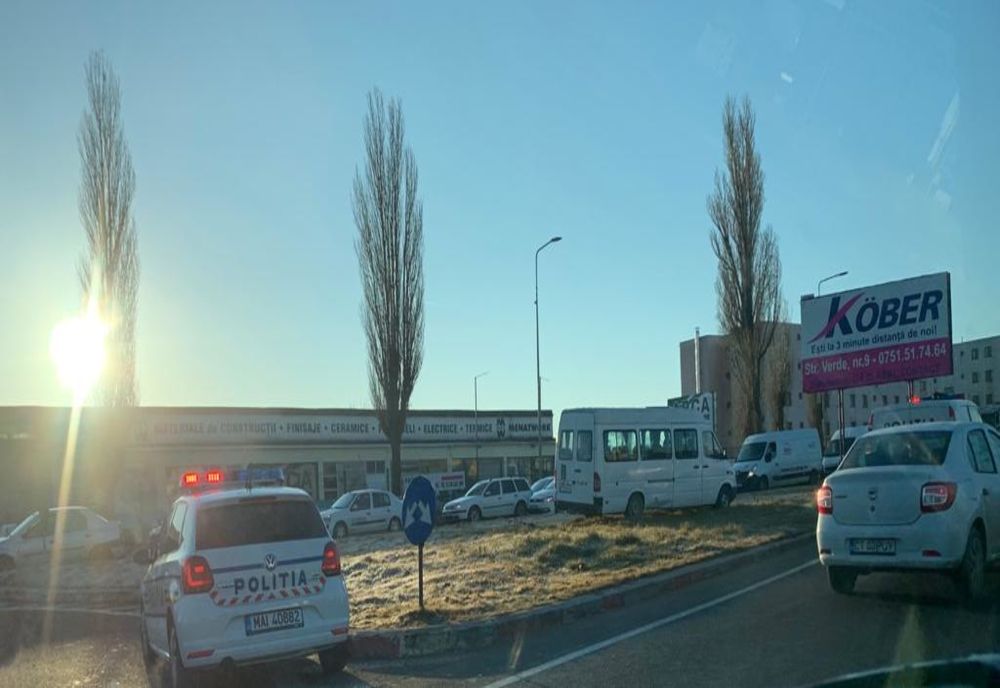 Un microbuz care transporta copii cu dizabilități, implicat într-un accident rutier