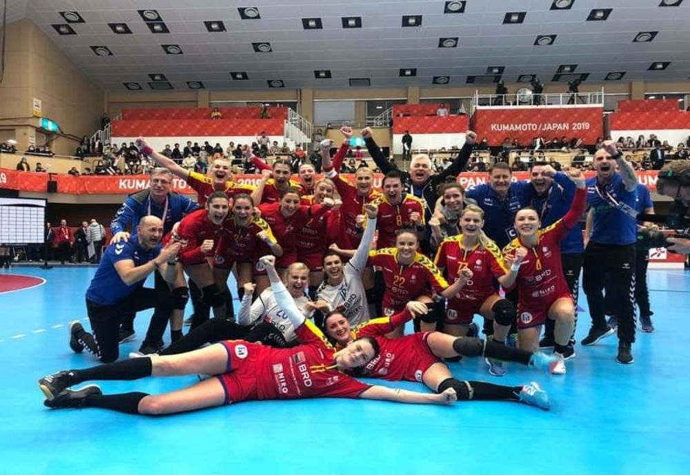 Naționala feminină de handbal a României a ajuns în această seară la Râmnicu Vâlcea