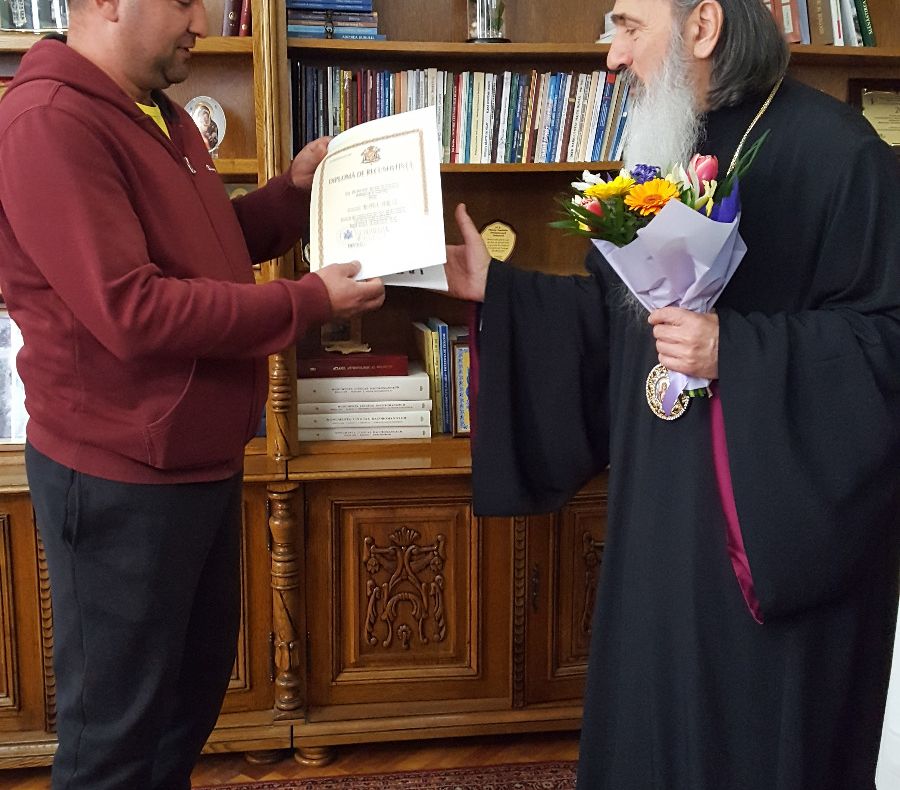 IPS Teodosie, Arhiepiscopul Tomisului, l-a recompensat pe Ristea Sercin, salvatorul de pe Lacul Tăbăcărie