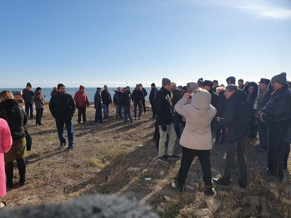 FOTO| Constănțenii protestează. Un bloc turn cu 18 etaje se va construi pe faleză