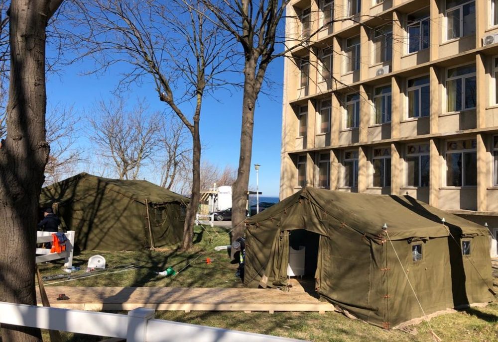 Corturi amplasate la Mangalia.”Vor  fi folosite ca puncte de triaj epidemiologic și izolator extern”