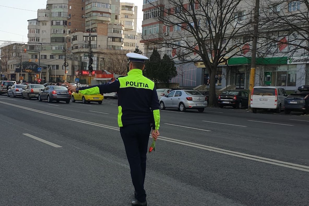 FOTO| Trase pe dreapta pentru a primi flori
