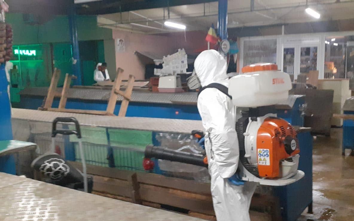 FOTO|  Ooperațiuni de dezinfecție în piețele agroalimentare administrate de RAEDPP Constanța
