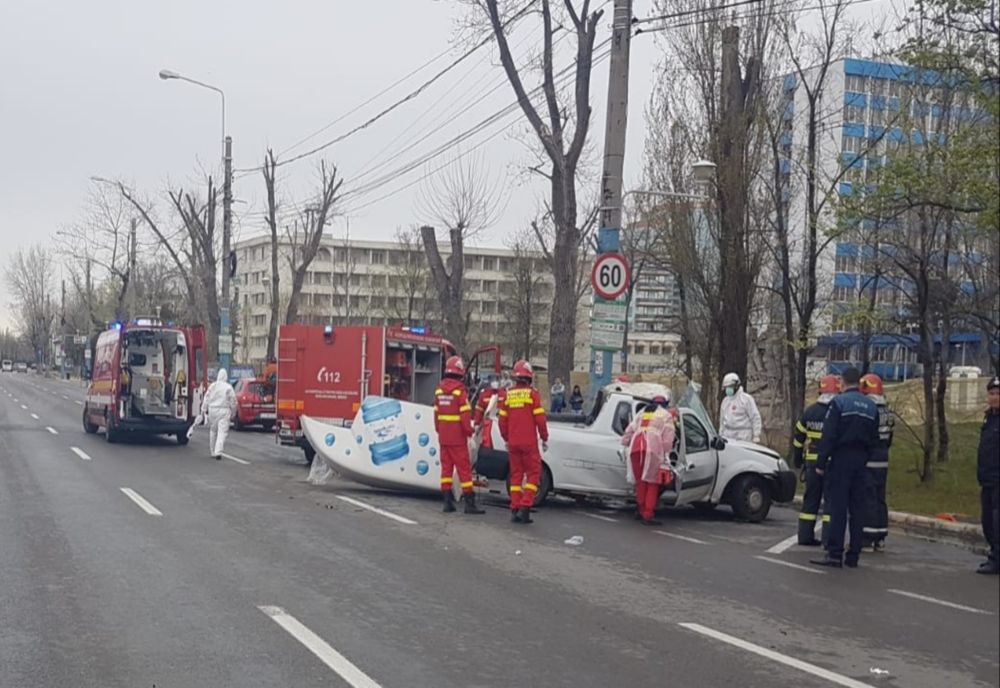 FOTO VIDEO Accident grav în Mamaia. Șoferul transportat la spital, intubat