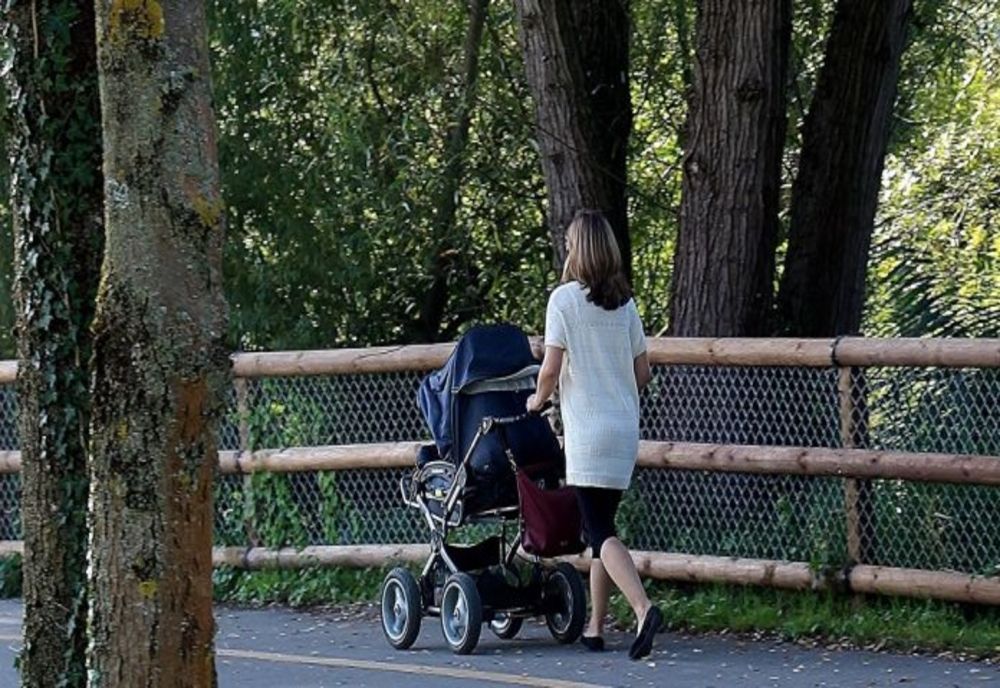 Grupul de Comunicare Strategică: Părinții pot scoate copiii la plimbare