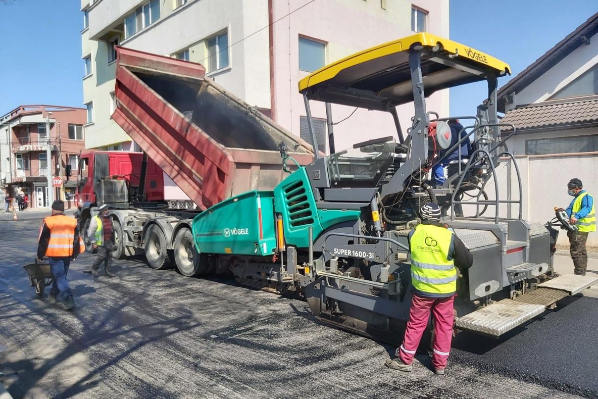 FOTO| Lucări de asfaltare în cartierele constănțene