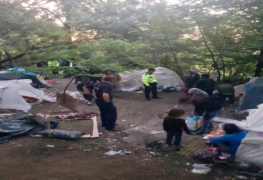 FOTO| Nomazii de pe Valea Portului, trimiși acasă