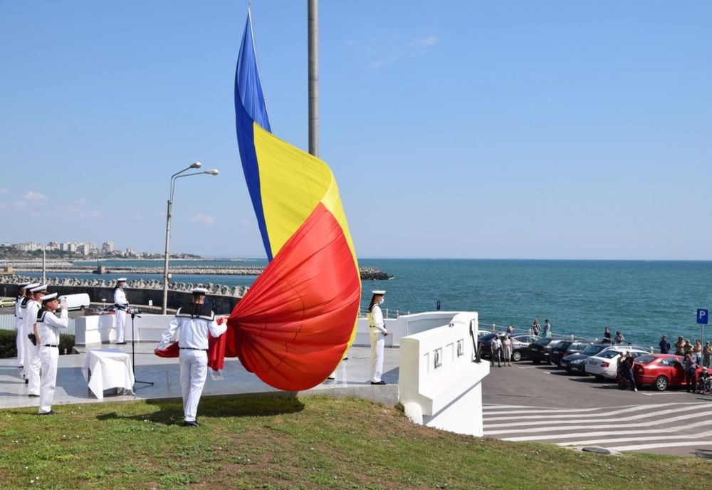  FOTO| Ziua Drapelului Național marcată de marinarii militari