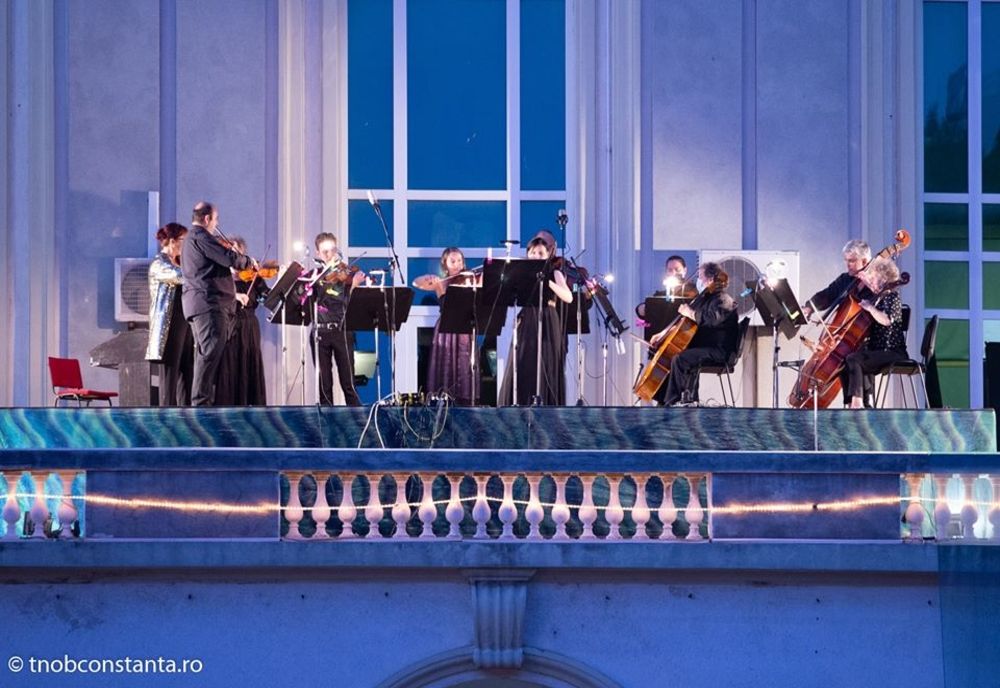 Spectacole de week-end în aer liber