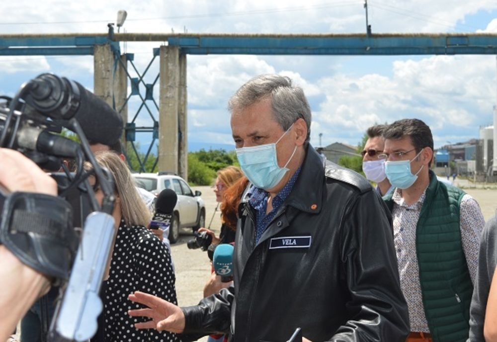 Ministrul Vela se desparte de geaca de piele, ce a anunțat că va face