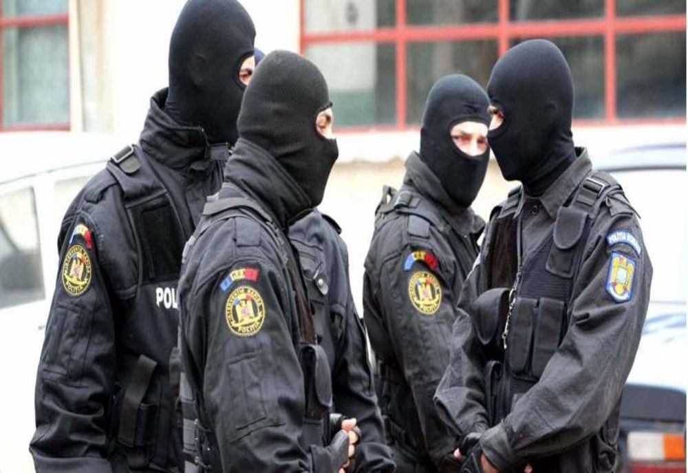 FOTO| Sclavie sexuală.  Minore sechestrate şi obligate să se prostitueze