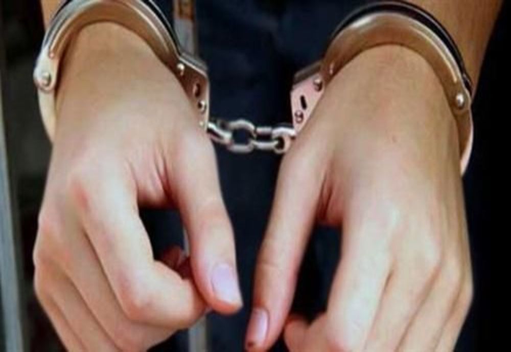 Bărbat reţinut după ce a pretins 11.000 de euro pentru a interveni pe lângă mai mulţi procurori. Avea şi o legitimaţie falsă de procuror