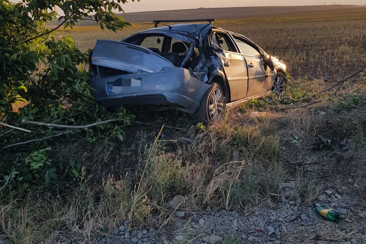 La un pas de tragedie! Și-a băgat familia în spital din cauza vitezei!