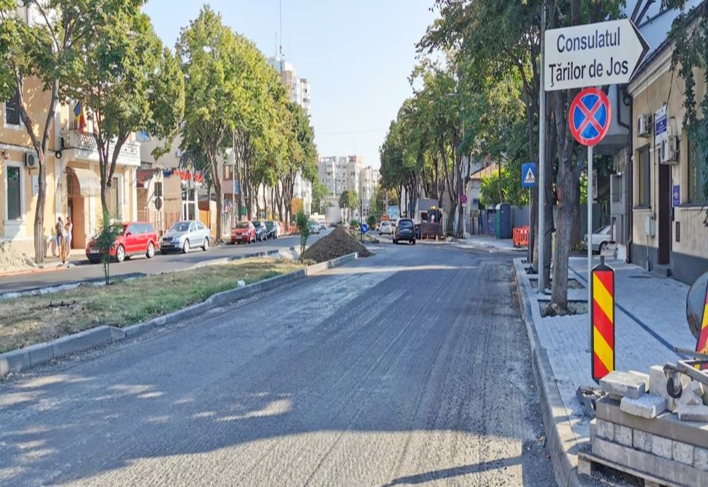 Atenție, șoferi! Continuă lucrările de asfaltare pe bulevardul Mamaia
