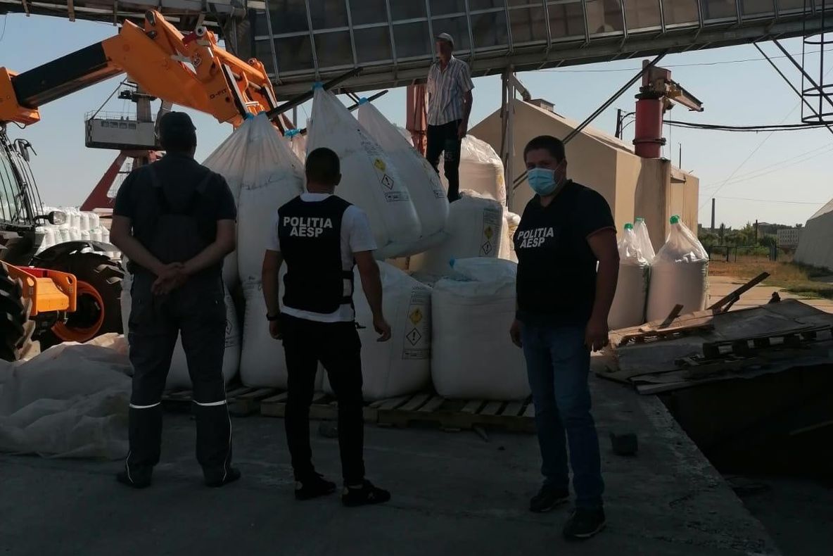FOTO| Peste 8000 de tone de azotat de amoniu, indisponibilizate