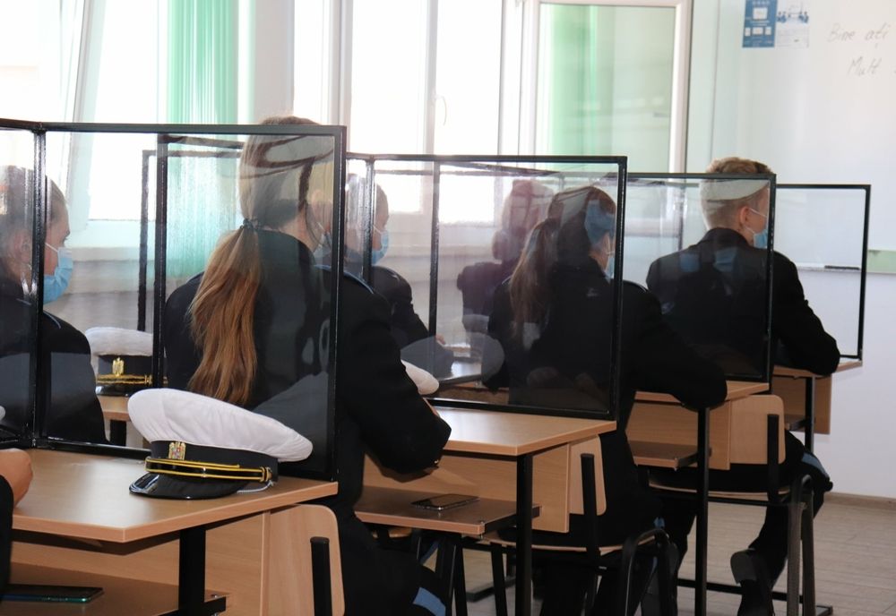 Trei elevi din școlile militare au fost depistați cu SARS-CoV-2