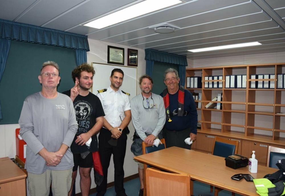 Comandantul de navă român care a salvat 4 marinari în timpul uraganului Sally, DECORAT de președintele Iohannis