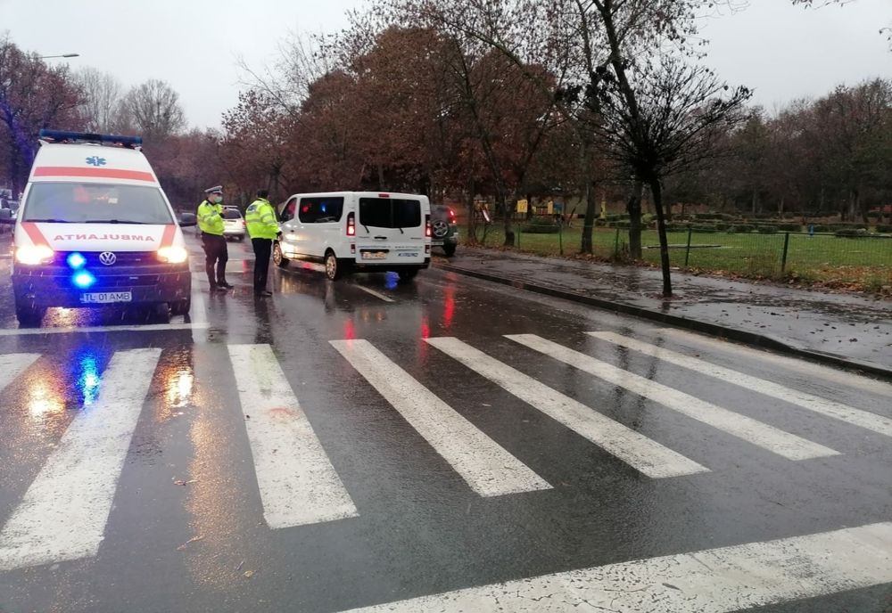 Bătrân spulberat pe trecerea de pietoni