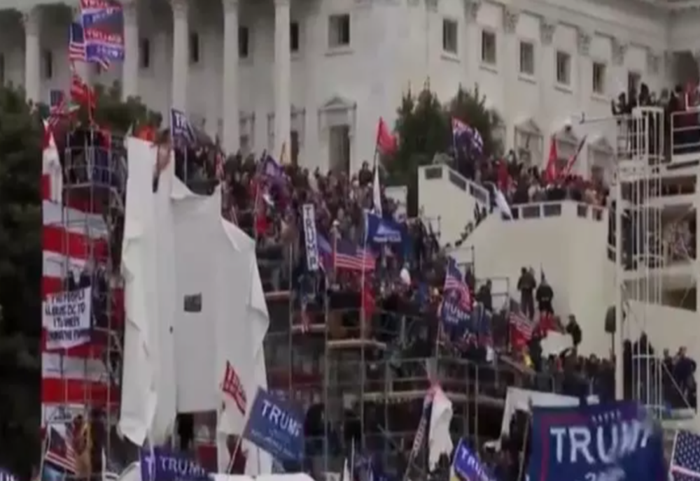Stare de URGENȚĂ pentru 15 zile la Washington, după ce Capitoliul a fost INVADAT de susținători ai lui Trump: 4 morți