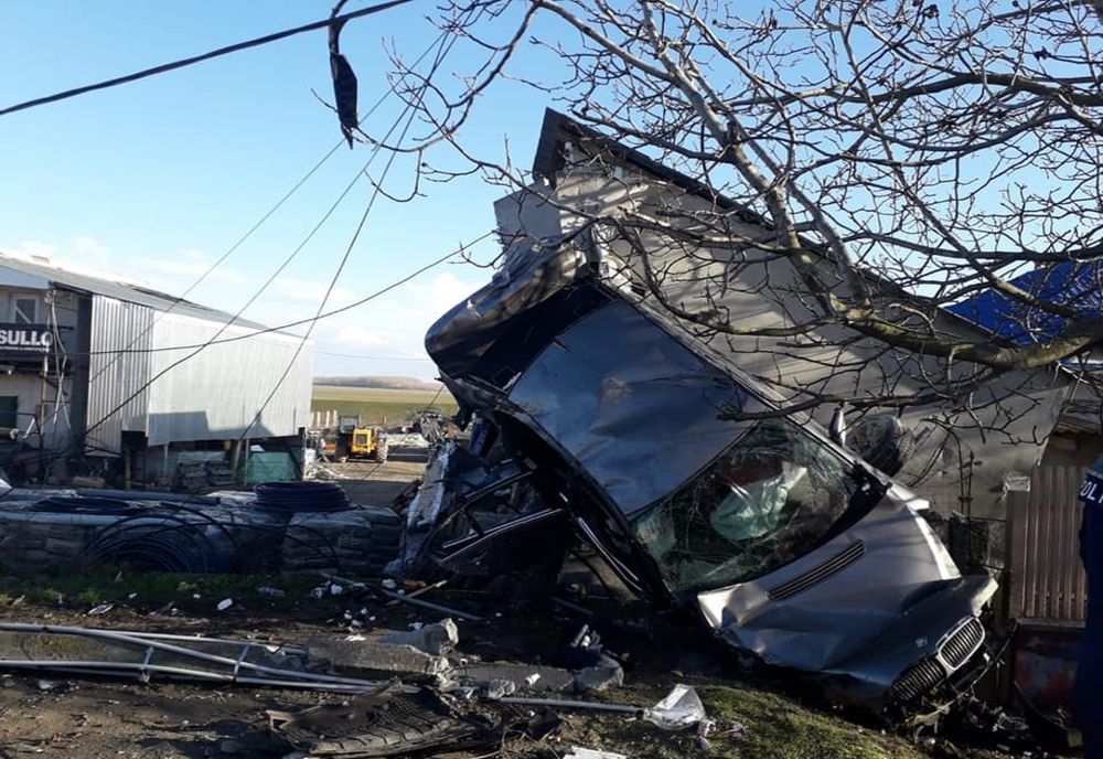 FOTO Accident teribil în Borcea. Un mort și doi răniți din cauza vitezei