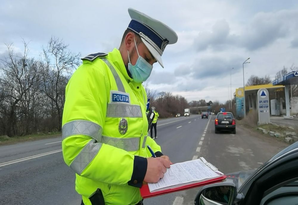 Peste 200 șoferi vitezomani amendați în weekend