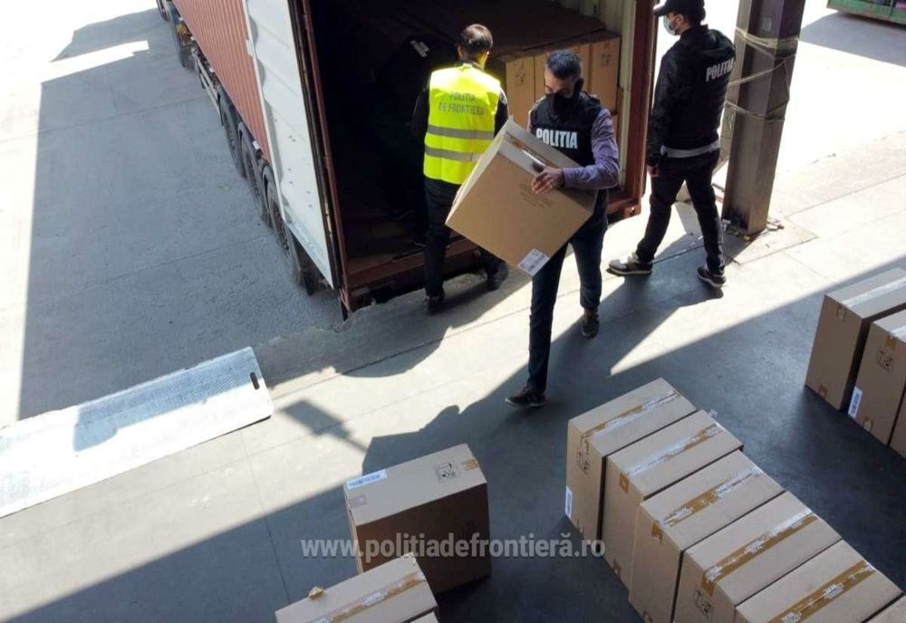 FOTO VIDEO| Captură uriașă a Poliției de Frontieră în portul Constanța. Țigări nedeclarate în valoare de 3.800.000 lei 