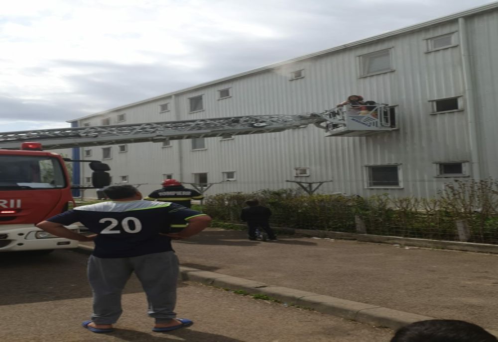    VIDEO Incendiu violent într-un bloc din Constanța