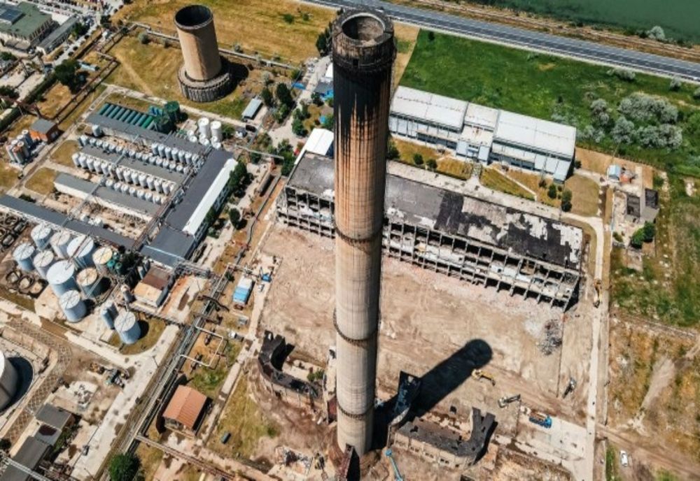 Un coș de fum de 150 metri va fi demolat prin implozie la Uzina Termoelectrică Midia
