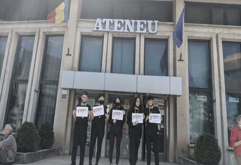  Colegiul Național de Arte Regina Maria, premii pe scena Ateneului  Bacău