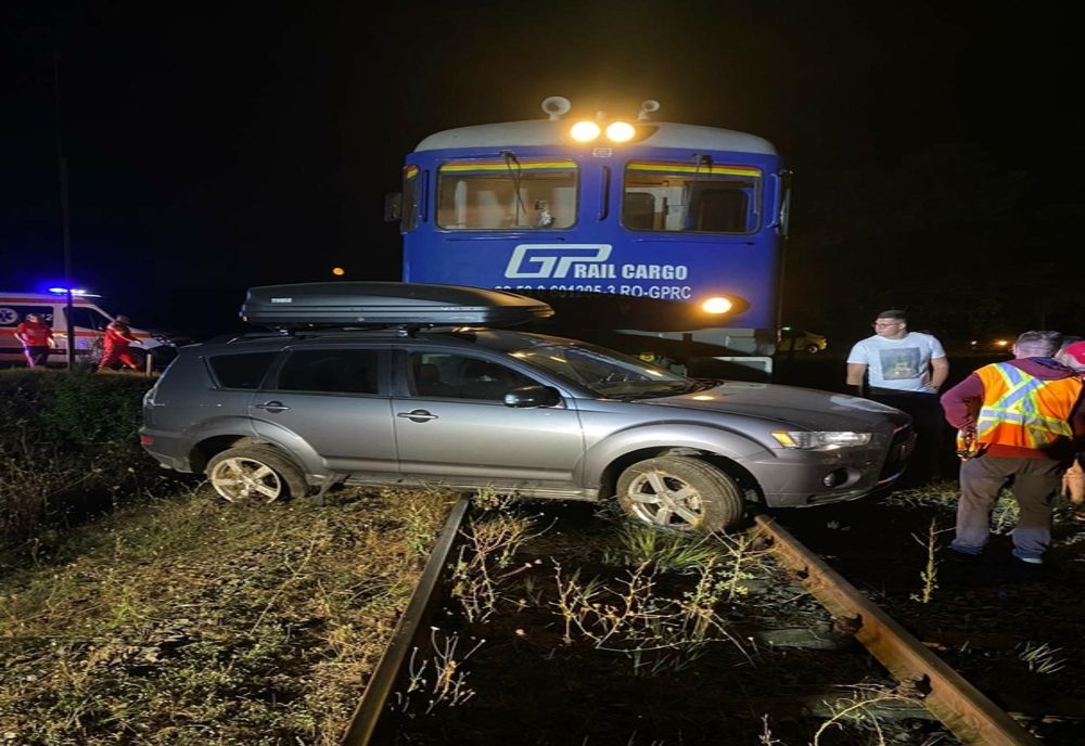 Mașină lovită de tren. Un copil rănit