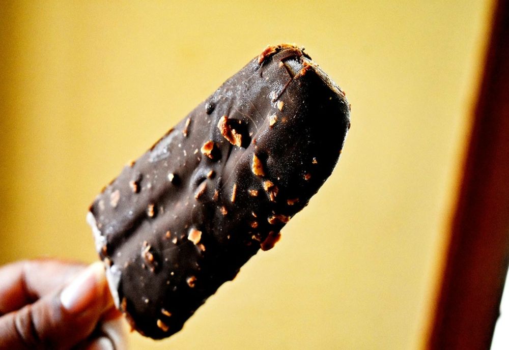 Loturi de înghețată contaminată cu pesticide cancerigene, RETRASE dintr-un mare lanț de magazine din România